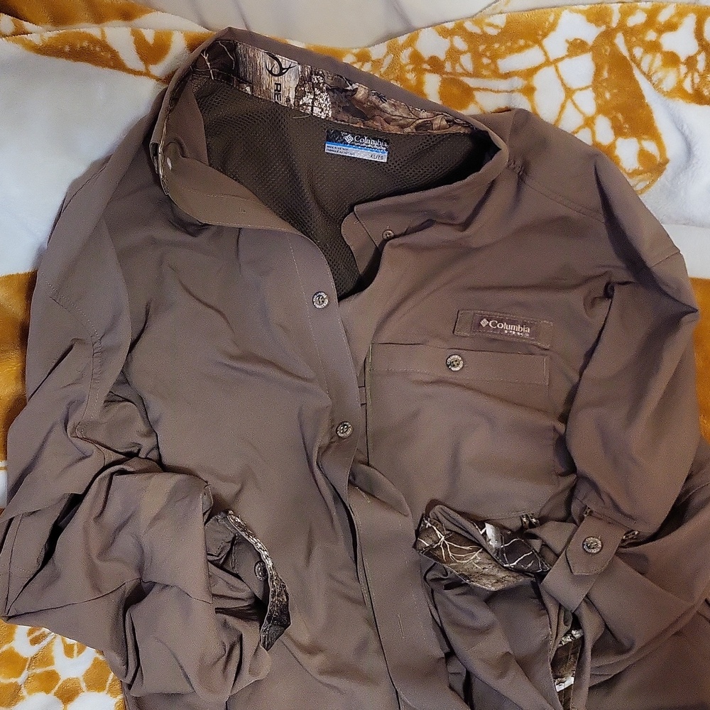 button down Columbia Shirt...Great condition